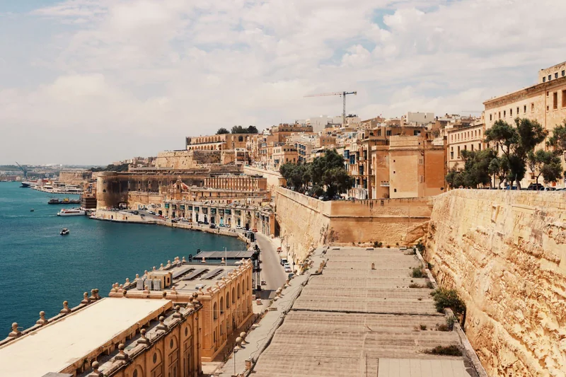 Valletta’da liman ve tarihi kıyı yapıları